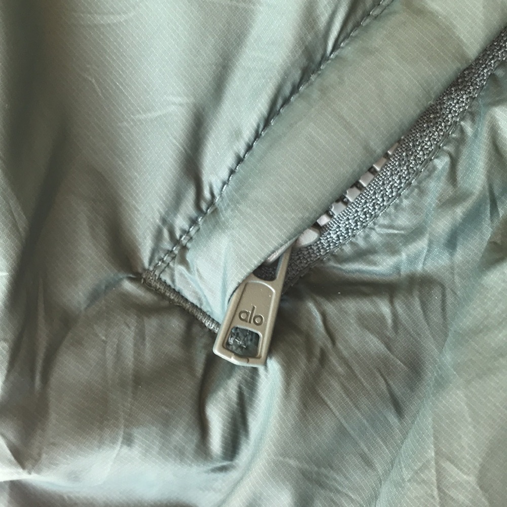 Alo Latitude Light Weight 1/2 Zip Pullover Jacket, Winter Ivy - Picture 6 of 16